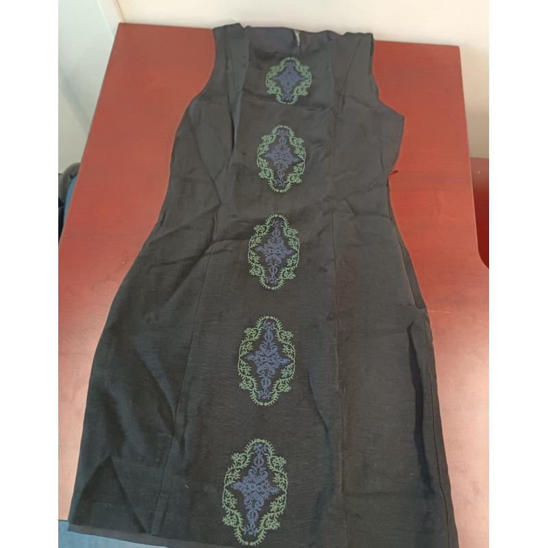 Robe brodée taille 40