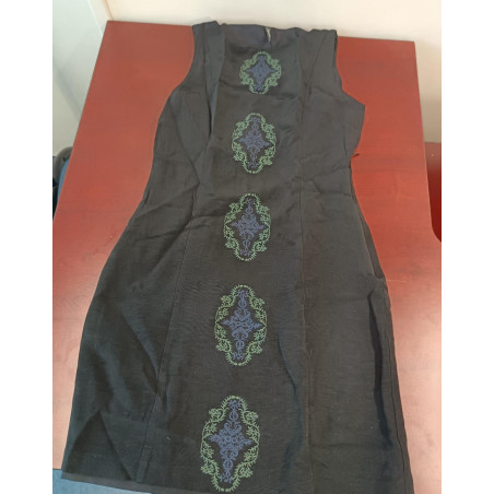 Robe brodée taille 40